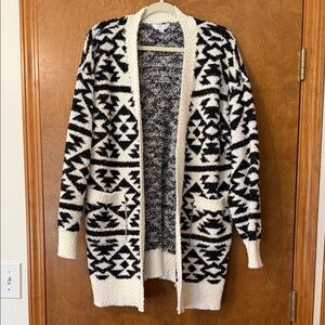 Time and Tru Black and White Patterned Cardigan